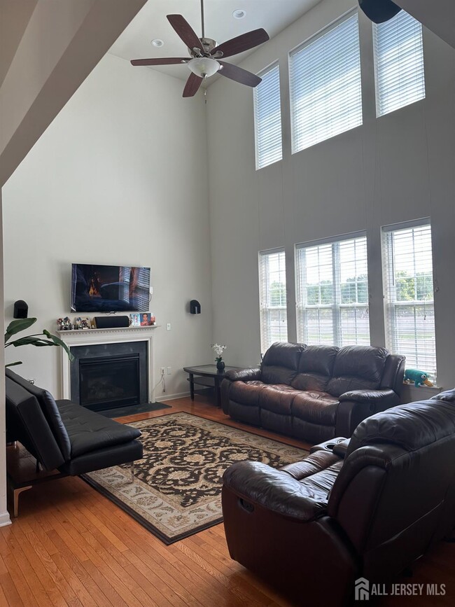 Building Photo - 25 Eddington Ln