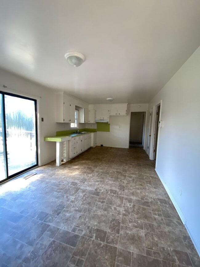 6026 Emerald Ln