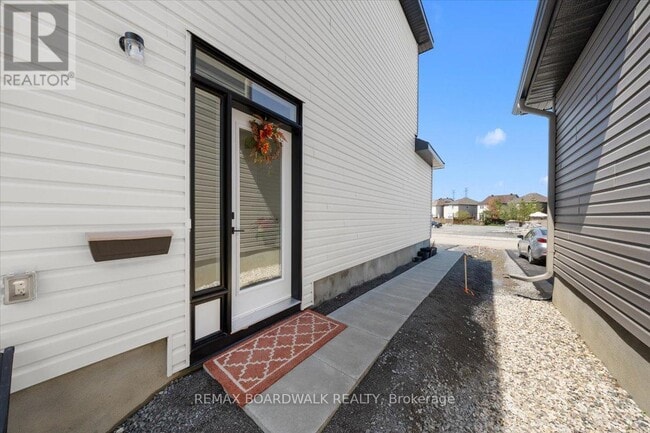 Photo - 141 Shelleright St