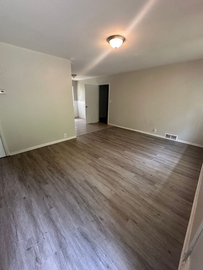 Photo - 4 Bed 1 Bath