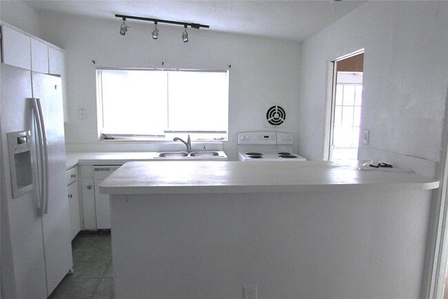 Photo - 550 Hartley Pl