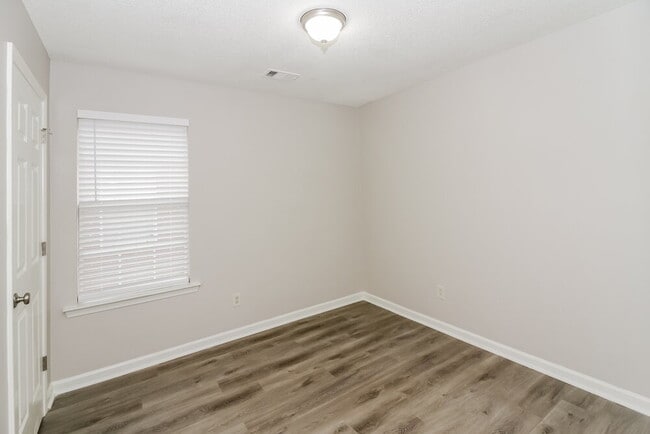 Photo - 7558 Fox Hunt Dr E