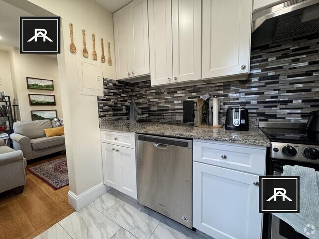 Building Photo - 1 bedroom in Brookline MA 02445 Unit 2 Rental