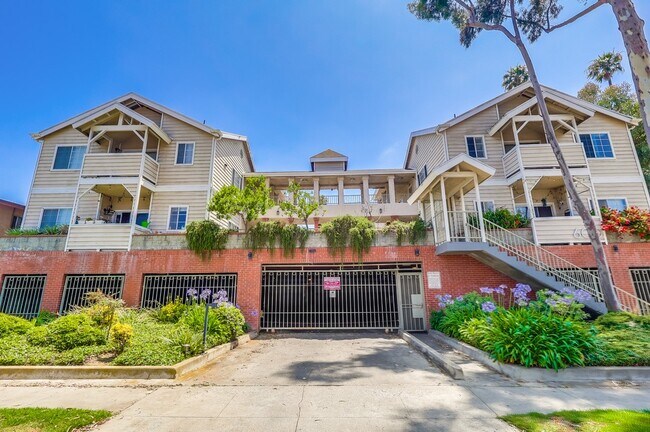 Estacionamiento cerrado - Central Inglewood Life – Gated Living Near SoFi & Transit