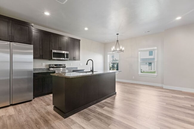 Photo - AMMON 3 BED 2 BATH TOWNHOME WITH 2 STALL G...