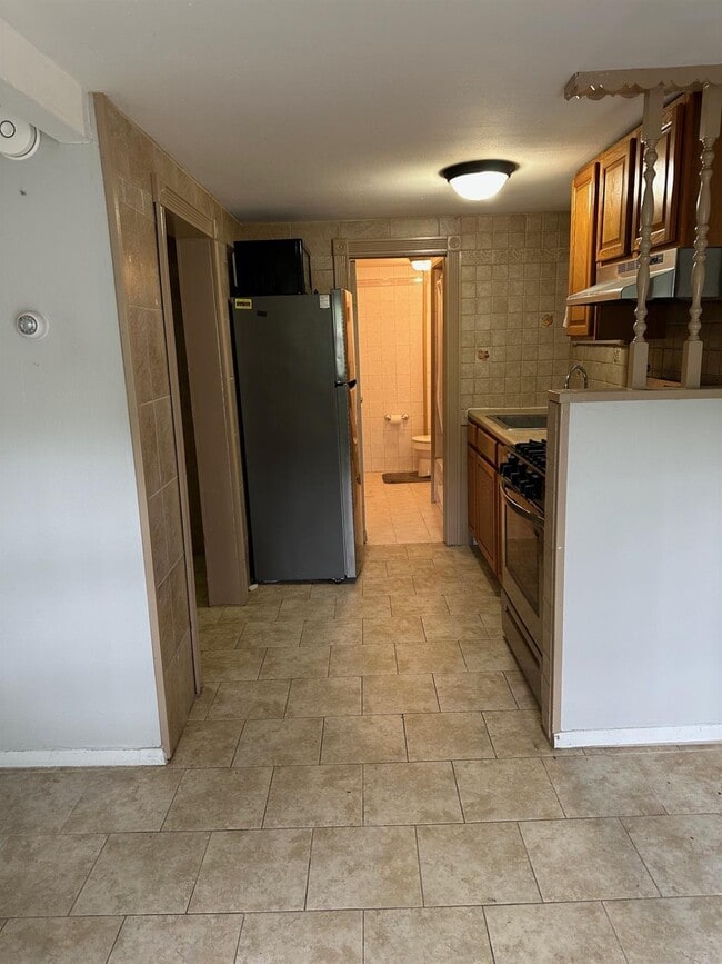 Photo - 7 Yucca Rd Unit Lower