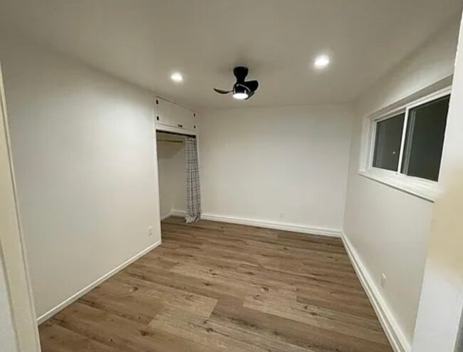 Photo - 22331 Vanowen St