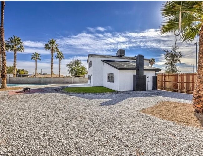 Photo - 4572 Wisconsin Ave