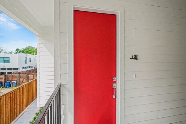 Photo - 2217 N Fitzhugh Ave Unidad 205