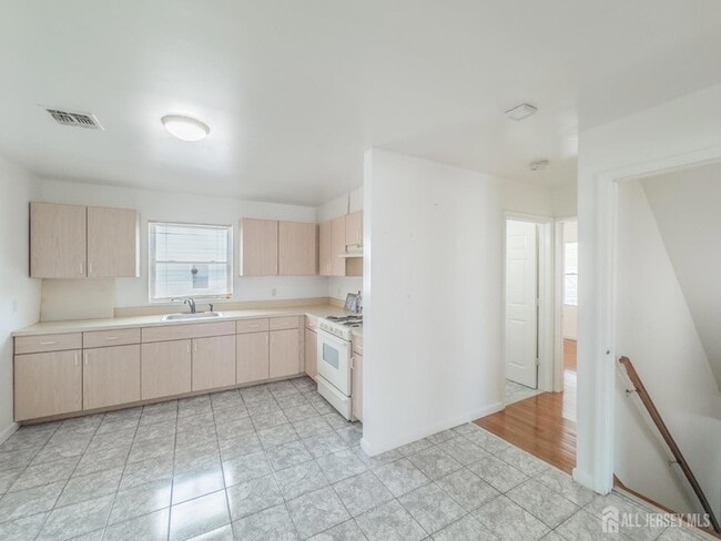 Photo - 105 Lowell St
