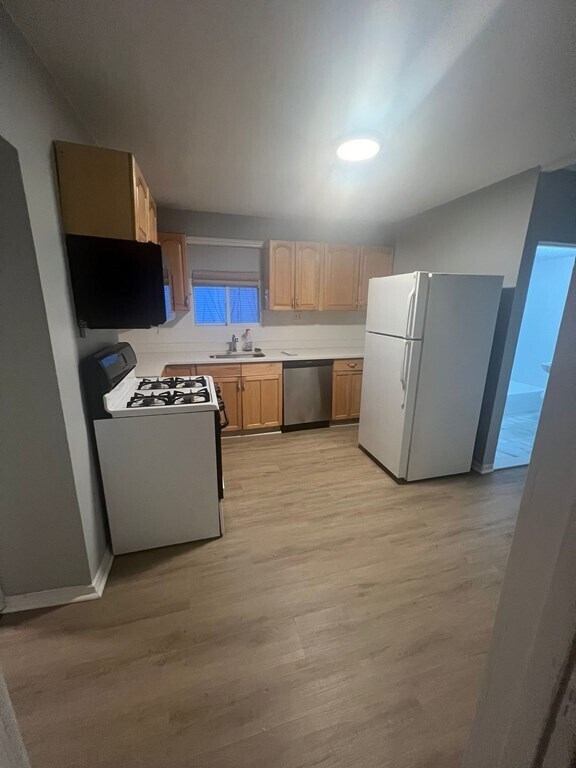 28 Walnut St Apartment Unit 1 Natick, MA