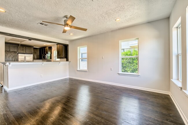 Photo - 519 W Clay St
