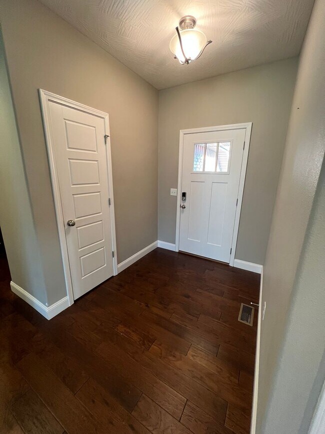 Photo - 4 Bedroom | 2 Bathroom | 3 Car Garage| Springfield MO | Fire Place | Covered patio!