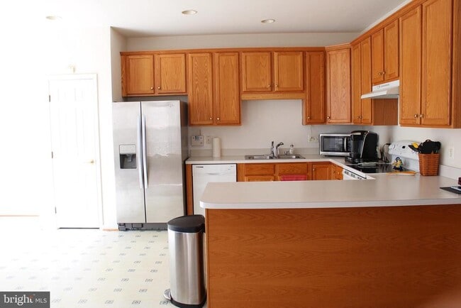 Photo - 7337 Oldham Leeds Way