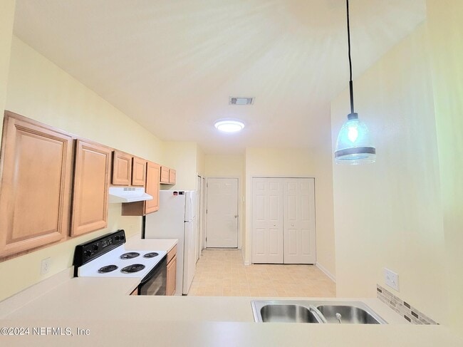 Photo - 915 Scrub Jay Dr