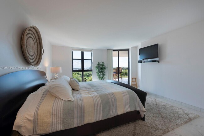 Photo - 1000 NE Quayside Terrace Unit 804