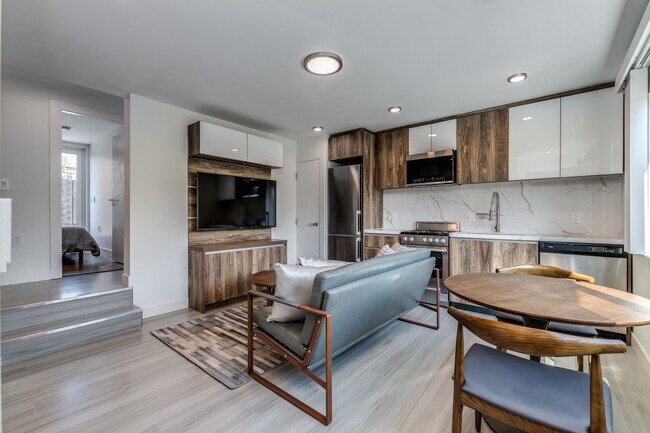 Photo - 1168 Pendrell St Unit 402