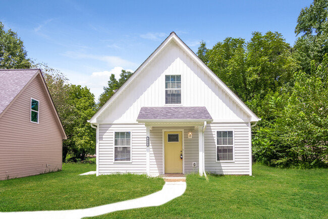 Cute Home in Charlotte - Cute Home in Charlotte