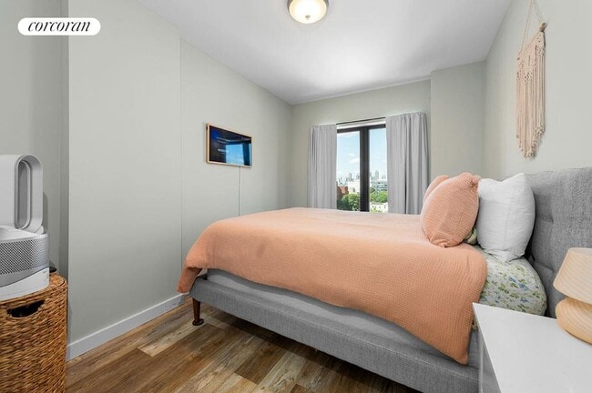 Photo - 30-82 Crescent Street 7E