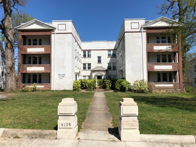 Building Photo - 4135 Roland Ave Unit 2C