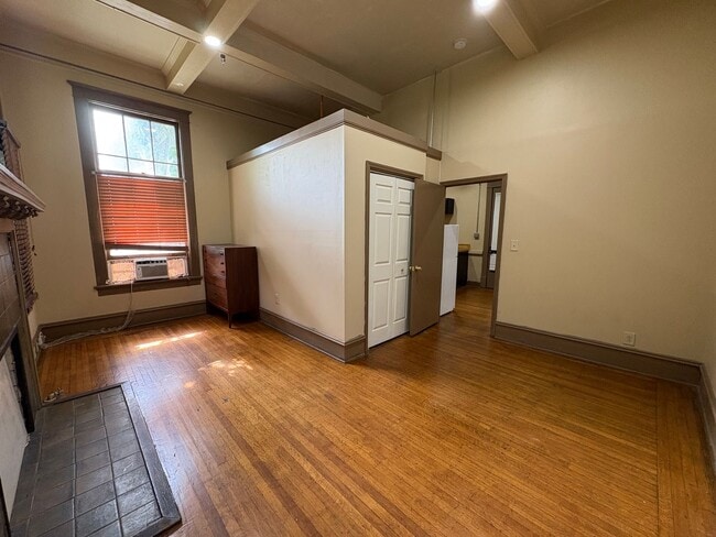 Photo - 420 College St Unit Apartment A