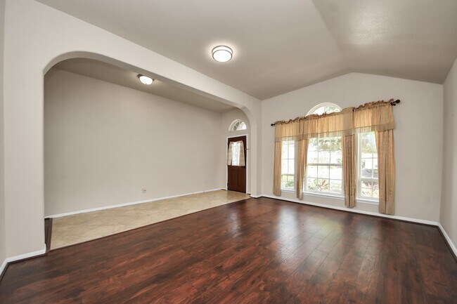 Photo - 13918 Goodridge Dr