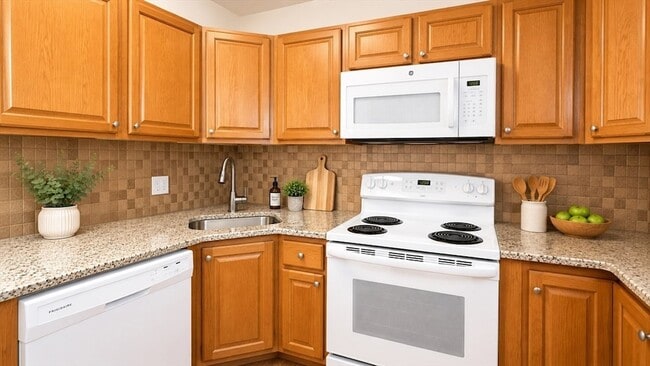 Building Photo - 200 Swanton St Unit T37