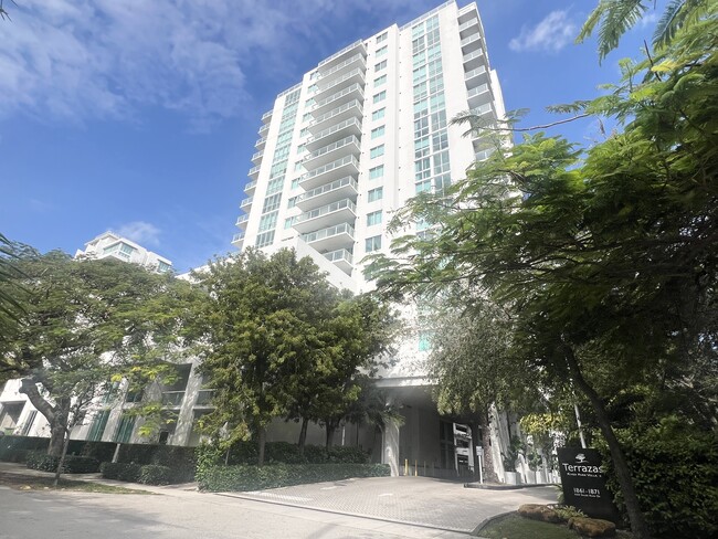 Photo - 1871 NW South River Dr Unidad 1504 Rental
