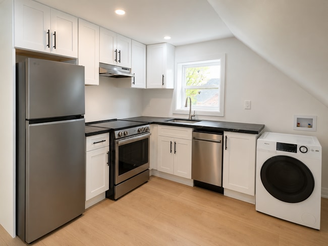 Photo - 229 Catharine St N Unit 3