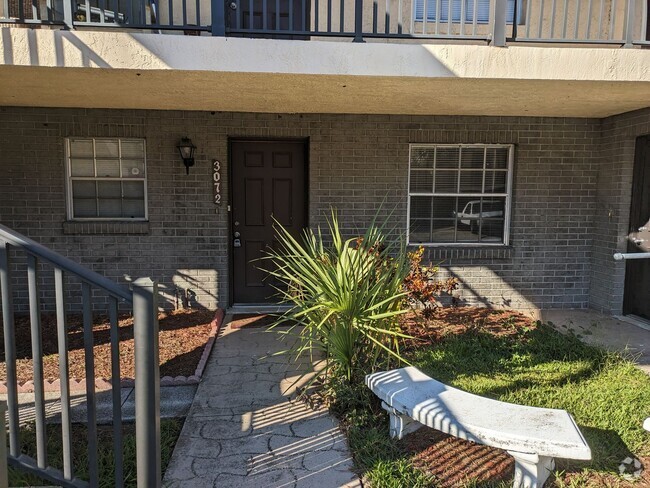 Building Photo - Ground Floor 2/1 in Pool Complex Rental