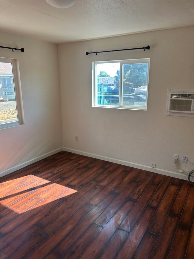 Photo - 5722 Lindhurst Ave