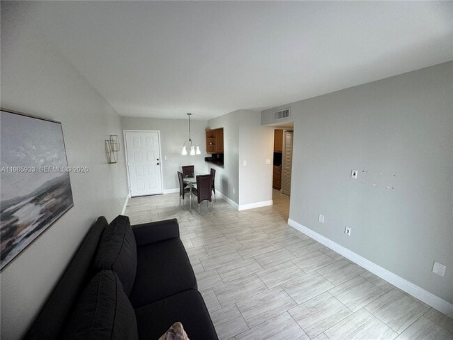 Building Photo - 8075 NW 7th St Unit 403