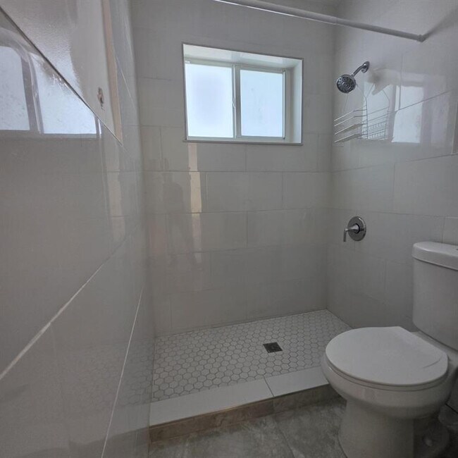 Photo - 181 NE 168th St