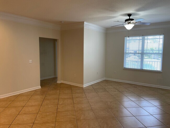 235 Woodlands Way Unit 13