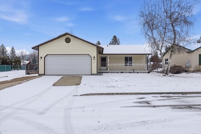 Photo - 6743 Kamloops Dr