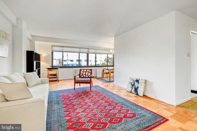 Photo - 5410 Connecticut Ave NW Unidad 604