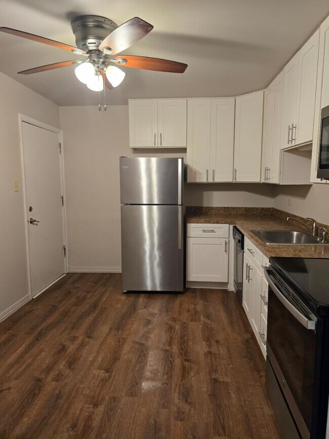 Photo - 941 N River Dr