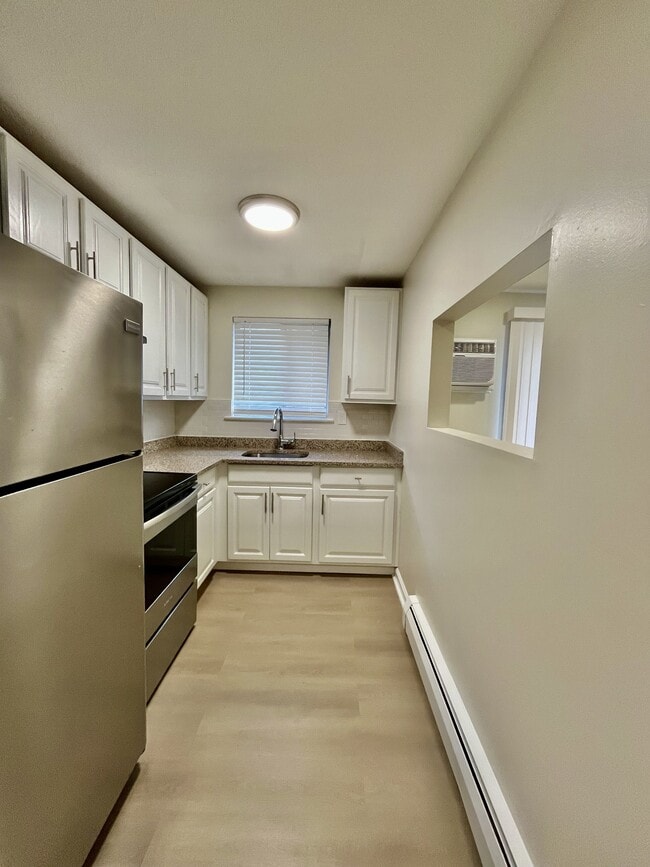 1 Bedroom Kitchen - Fernwood Apartments