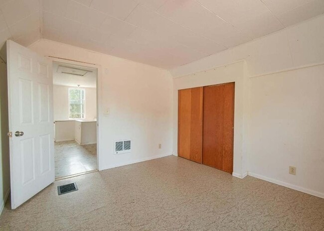 Photo - 64 White Pl