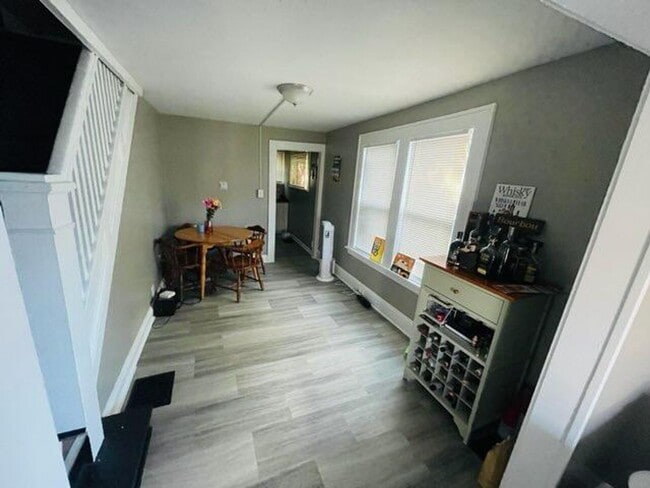 Building Photo - 108 1/2 W Filbert Street Unit 002