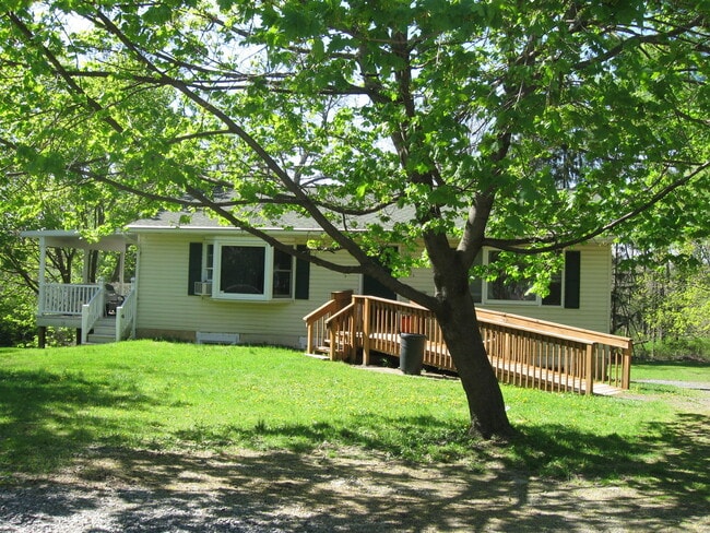 Building Photo - 172 E Cherry Ln Unit 1