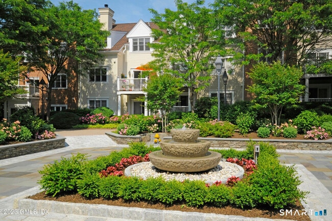Building Photo - 51 Forest Ave Unit 24
