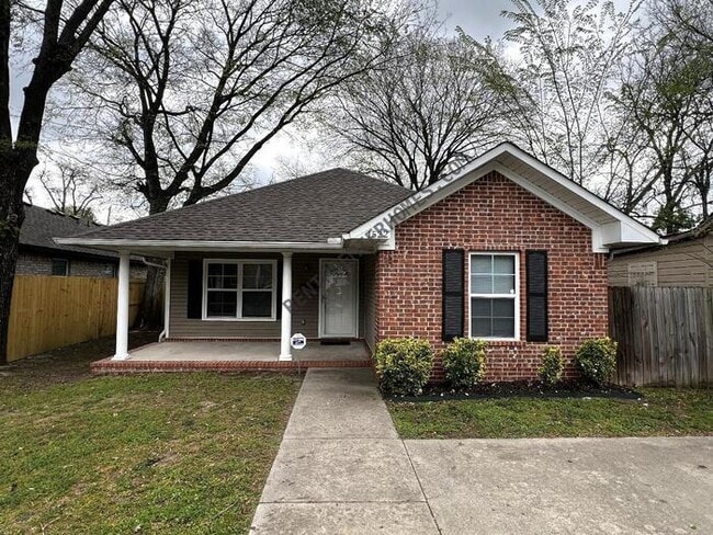 Building Photo - 1522 Schaer St