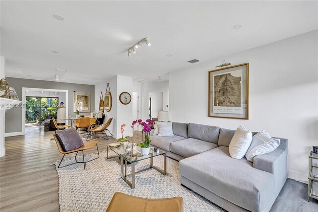 Photo - 3030 SW 2nd Ave