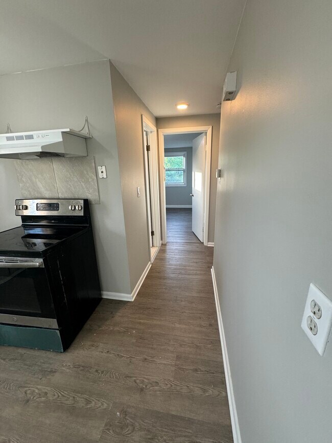 Photo - 72 Bannard Ave Unit upper