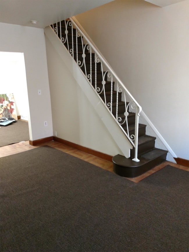 Photo - 4655 Mulberry St