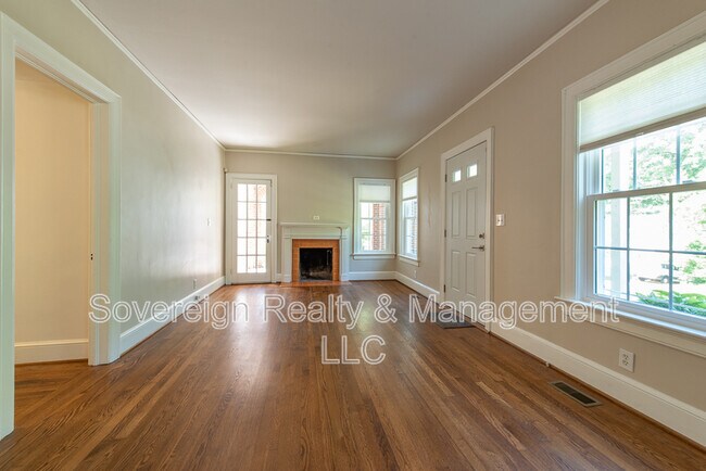 Photo - 208 Shadowmoor Dr
