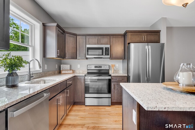 Photo - 88 Woodhouse Ave Unit 3