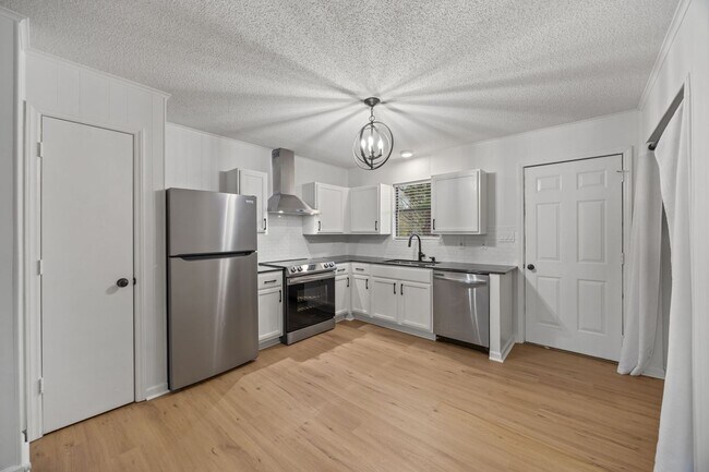 Photo - Welcome to Ravenwood Drive!