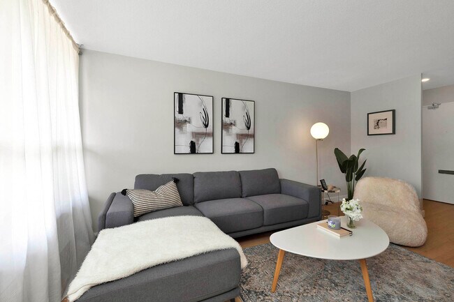 Photo - Dixie Square Apartments